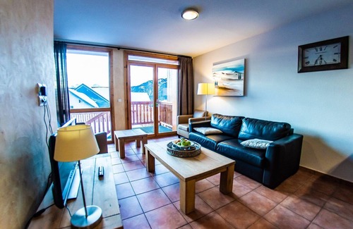 Saint-Francois-Longchamp Casa | Apartment suitable for 8-10 persons. In center of Saint François Longchamp with ski in & out.
