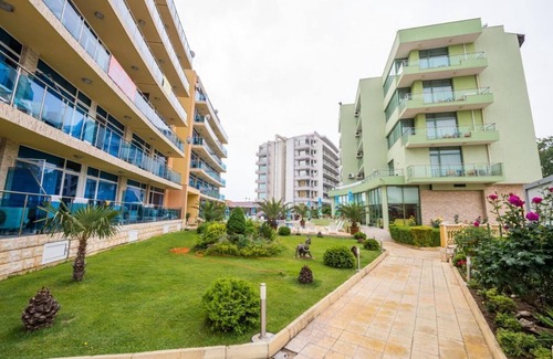 Nessebar Apartamento | Apart hotel Gallery A Апартамент в Слънчев Бряг на първа линия-гледка море