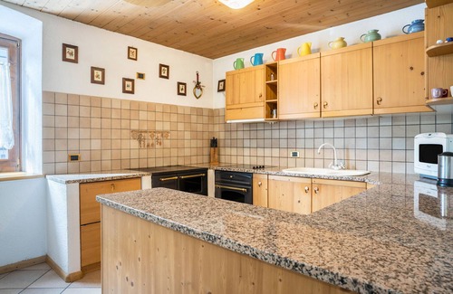Castello-Molina di Fiemme Apartamento | Apartamento 'Casa Delmarco' con terraza privada y jardín privado