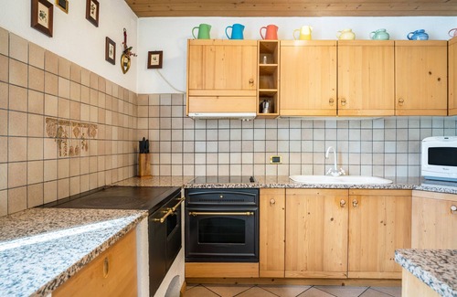 Castello-Molina di Fiemme Apartamento | Apartamento 'Casa Delmarco' con terraza privada y jardín privado