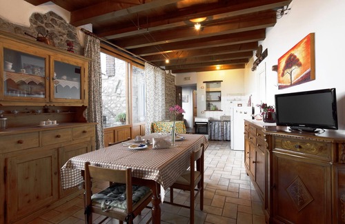 Albisano Apartamento | Apartamento "Casa Silvia ll" con vistas al lago, Wi-Fi y jardín