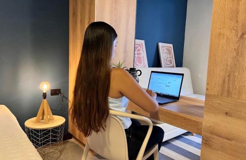 Villa Hermosa Apartamento | Aparta estudios primer piso con escritorio