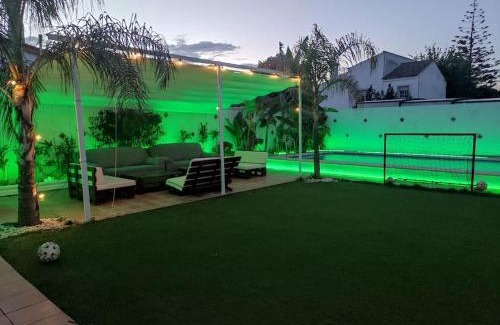 Valencina de la Concepción Casa | Apartamento privado con piscina y jardin compartidos.
