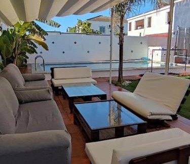 Valencina de la Concepción Casa | Apartamento privado con piscina y jardin compartidos.