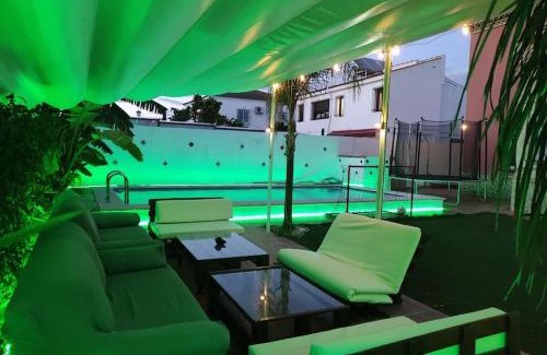 Valencina de la Concepción Casa | Apartamento privado con piscina y jardin compartidos.