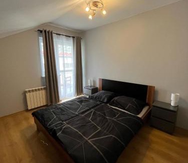 Ustrzyki Dolne Apartamento | Apartament Bieszczady Darmowa Sauna Jacuzzi 100 metrów od wyciągu narciarskiego!