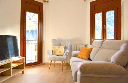 Esterri D'Aneu Apartamento | Apartament comfortable amb vistes i cèntric by RURAL D'ÀNEU