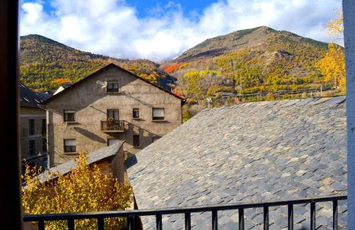 Esterri D'Aneu Apartamento | Apartament comfortable amb vistes i cèntric by RURAL D'ÀNEU