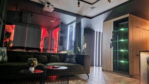 Kielce Apartamento | Apartament Czarna Perła z dużym tarasem NA Dachu 75m2 , PROJEKTOR ,garaż podziemny