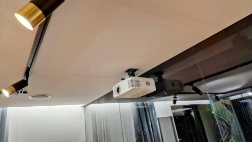 Kielce Apartamento | Apartament Czarna Perła z dużym tarasem NA Dachu 75m2 , PROJEKTOR ,garaż podziemny