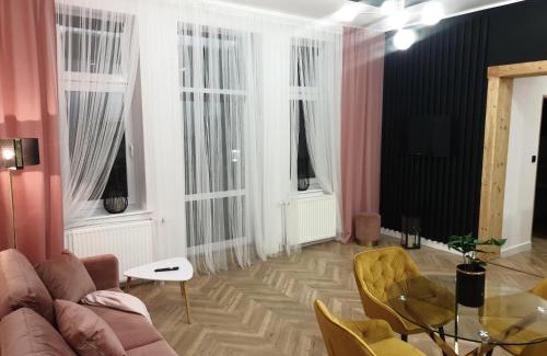 Szczawno-Zdroj Apartamento | Apartament CzarnoRóżowy