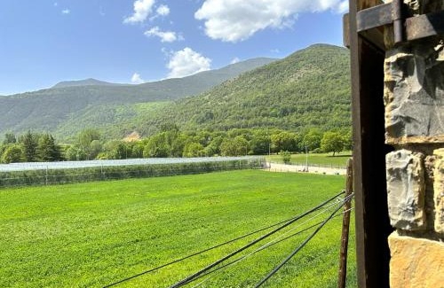 Esterri D'Aneu Apartamento | Apartament de disseny rústic amb vistes by RURAL D'ÀNEU