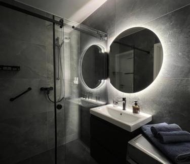 Kielce Apartamento | APARTAMENT DISCReeT SLeeP iN CITY CENTER PARKING GARAŻ KOZIA KIELCE