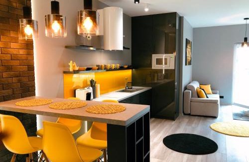 Wilkasy Apartamento | APARTAMENT ELEGANCE YELLOW w Nautica Resort