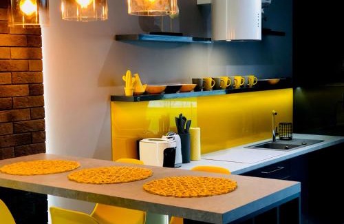 Wilkasy Apartamento | APARTAMENT ELEGANCE YELLOW w Nautica Resort