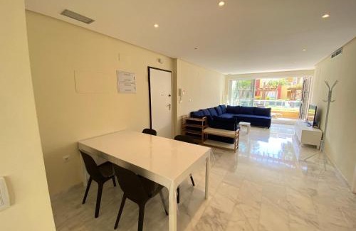 Hacienda del Álamo Apartamento | Apartamento en Hacienda del Alamo enfrente de la Piscina!