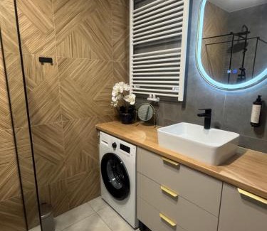 Czestochowa Apartamento | Apartament Neonowy by Apartamenty 77