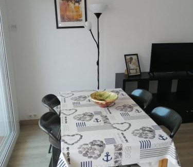 Llanca Apartamento | Apartament Passeig Maritim