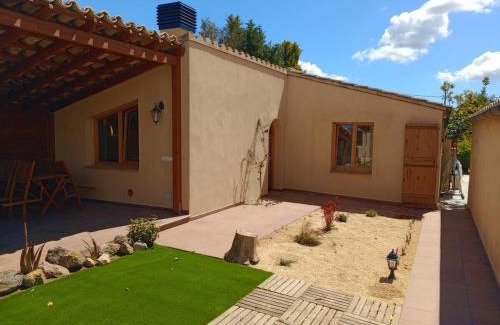 San Martin Sarroca Apartamento | Apartament rural amb piscina i jardí