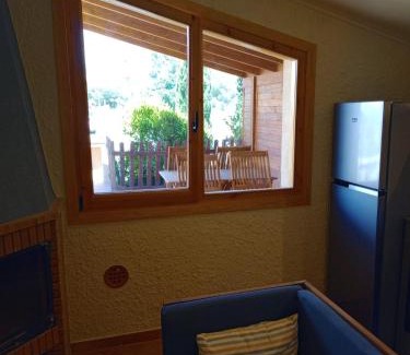 San Martin Sarroca Apartamento | Apartament rural amb piscina i jardí