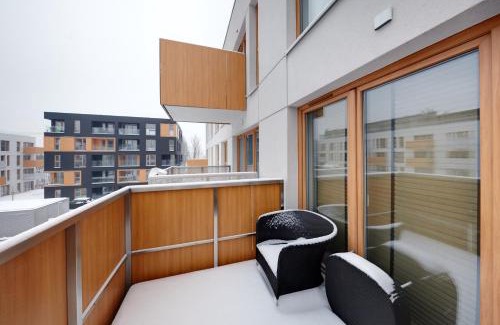 Brynow Apartamento | Apartament Seven Heaven, duże łóżko, kominek w salonie, parking w cenie