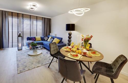 Brynow Apartamento | Apartament Seven Heaven, duże łóżko, kominek w salonie, parking w cenie