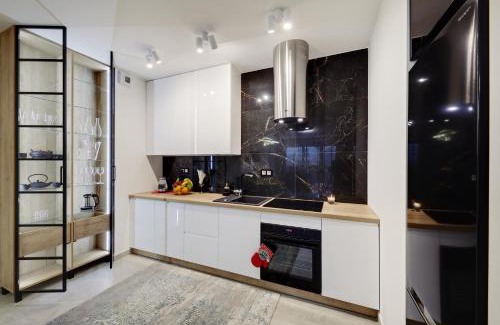 Brynow Apartamento | Apartament Seven Heaven, duże łóżko, kominek w salonie, parking w cenie
