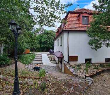 Zaniemysl Apartamento | Apartament w zabytkowym parku nad jeziorem