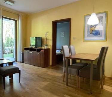 Jastrzebia Gora Apartamento | Apartament z ogródkiem, basen, garaż, Villa 4 Pory Roku