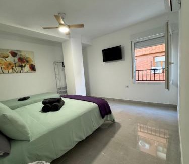 Almansa Apartamento | Apartamento África en centro moderno con balcón