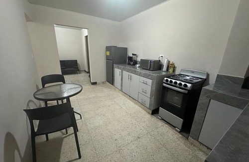 Tegucigalpa Apartamento | Apartamento 2 habitaciones, Tegucigalpa, Lavandería, AC, Wifi, Netflix, garaje.