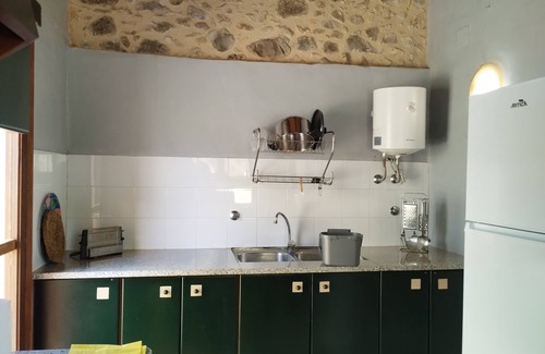 Tortella Casa | Apartamento para 8 personas en casa rural. La Garrotxa.Piscina compartida.