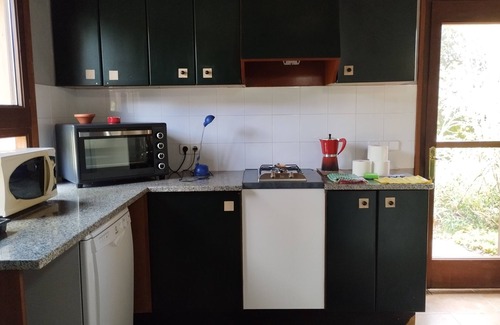 Tortella Casa | Apartamento para 8 personas en casa rural. La Garrotxa.Piscina compartida.