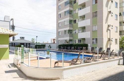 Itacolomi Apartamento | Apartamento a 400M PRAIA com PISCINA sacada com CHURRASQUEIRA privativa Wi-Fi Portaria 24h PLAYGROUND INFANTIL Quadra de esportes e vaga privativa de GARAGEM Reserve agora mesmo