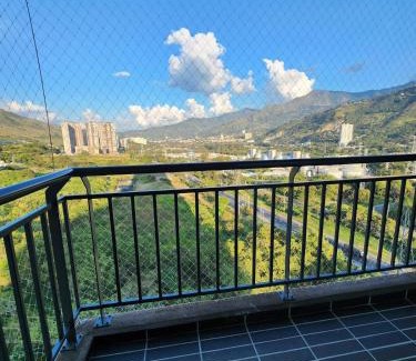 Niquia Apartamento | Apartamento a pasos del Metro y centro comercial - Vista - Parking - Gym