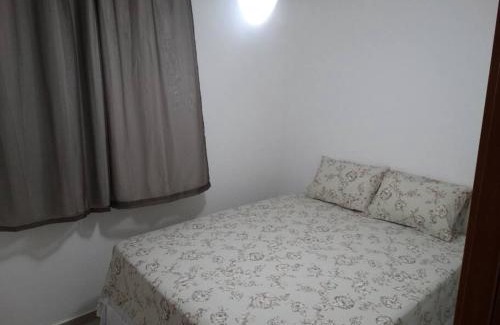 Pium Apartamento | apartamento aconchegante - condomínio mirantes caminho do mar