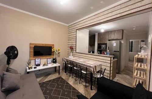 Guilhermina Apartamento | Apartamento Aconchego Frente Mar - Vila Guilhermina Praia Grande SP - Cozinha Completa - Climatizador de Ar - TV a Cabo - Wi-Fi