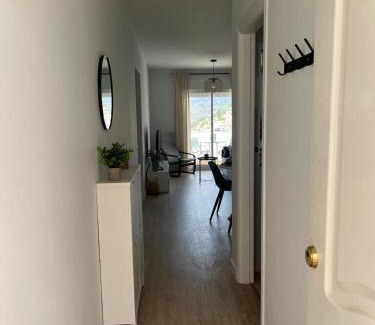 Cómpeta Apartamento | Apartamento Avigar con vistas a la montaña y piscina