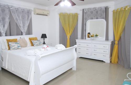 Juan Dolio Apartamento | Apartamento BOUTIQUE con encanto en Juan Dolio-Metro Country Club-CON PISCINA, SEGURIDAD PRIVADA, ENERGIA 24-7, CAMPO DE GOLF Y TENIS