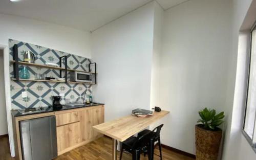 La Aguacatala Apartamento | Apartamento cerca al centro comercial Santafé A105 By Roots Rentals