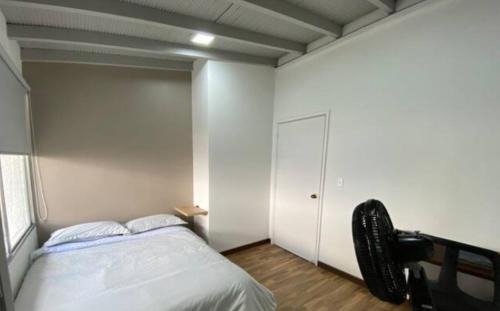 La Aguacatala Apartamento | Apartamento cerca al centro comercial Santafé A105 By Roots Rentals