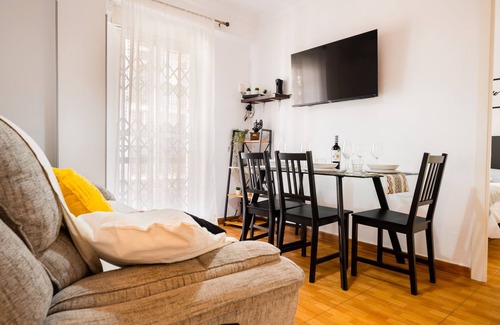 San Roque Apartamento | Apartamento Cerca del Centro y de la Estación de Santa Justa a pie y Parking
