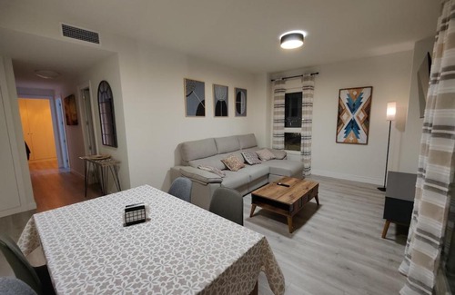 Dos Hermanas Apartamento | Apartamento cercano al Metro