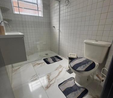 Jardim Sao Miguel Apartamento | Apartamento com Estacionamento, Wi-Fi, Ar condicionado a 300 metros da Praia da Enseada no Guarujá.