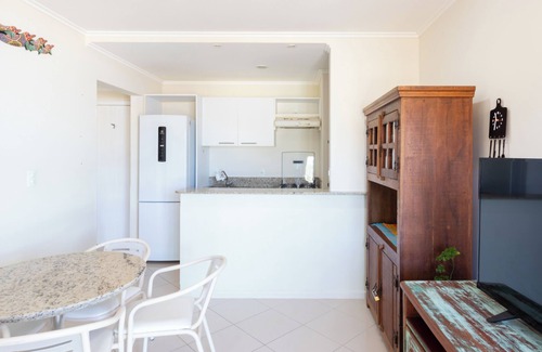 Morro das Pedras Apartamento | Apartamento com Vista Mar e Acesso a Praia YY4578