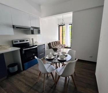 Zona 10 Apartamento | Apartamento con Piscina de 2 habitaciones Edificio Brunelo Ciudad de Guatemala, Céntrico