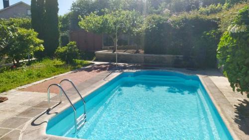 Samieira Apartamento | Apartamento con jardín y piscina temporada verano privados