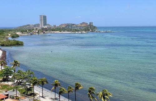Margarita Island Apartamento | Apartamento con vista al mar, playa, piscina, A/C, Wi-FI, tanque de agua,