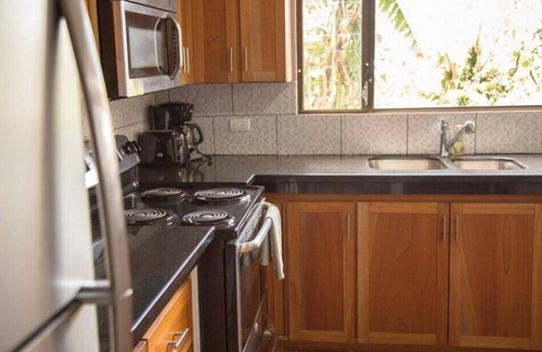 San Isidro Casa | ¡Lo mejor en vistas! 20 minutos al aeropuerto! Modern Cliff side Condo SanJose