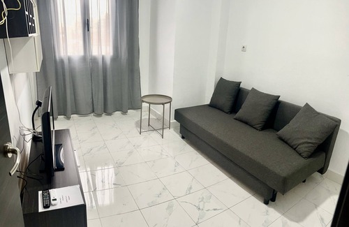 Bailen-Miraflores Condominio | Apartamento Domingo